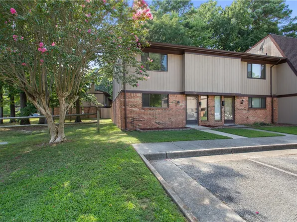 1047 Willow Green Dr, Newport News, VA 23602