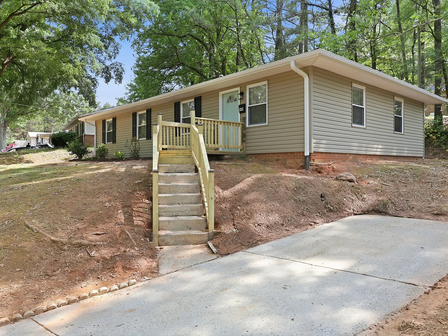4 bed, 1.5 bath, 1348 sqft, $1,700 — Photo 2