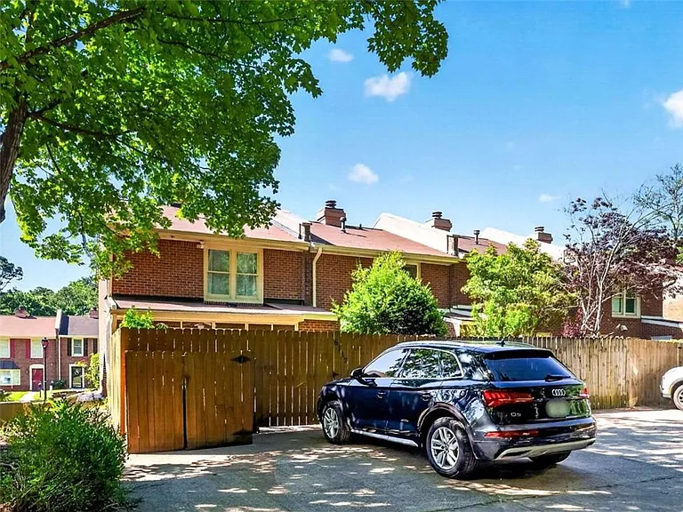 6117 Queen Anne Ct — Photo 4