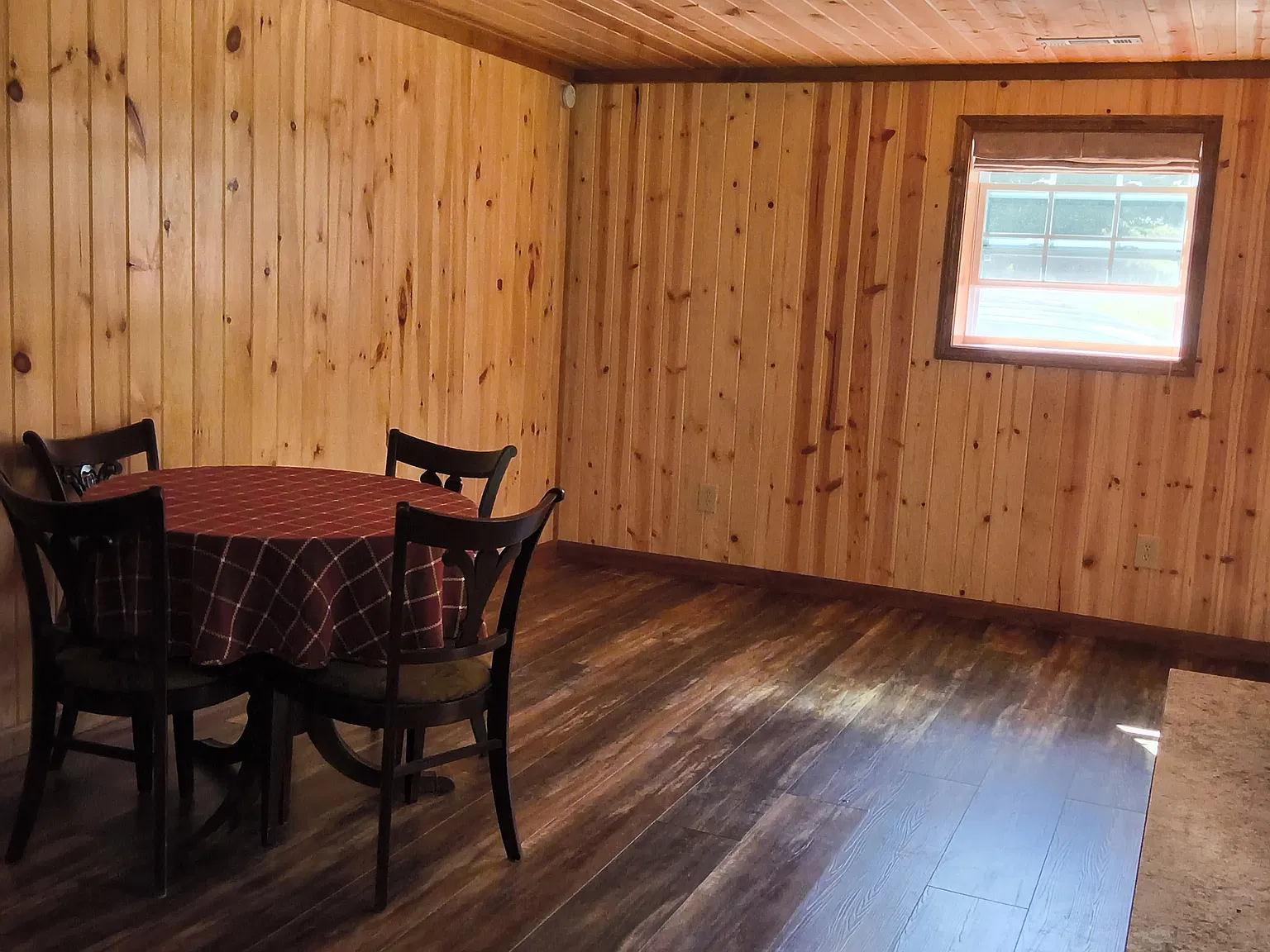 2 bed, 750 sqft, $1,200 — Photo 2