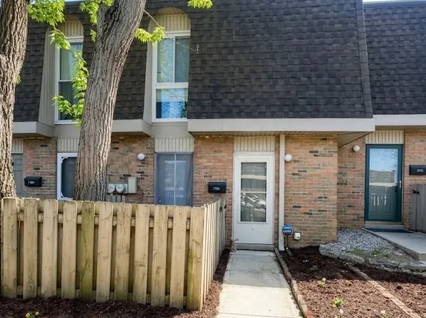 7453 Country Brook Dr, Indianapolis, IN 46260