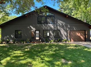 2506 Bayberry Ct, Bettendorf, IA 52722