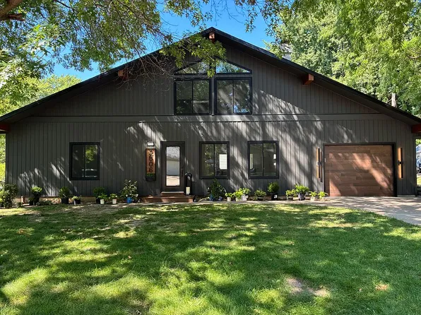 2506 Bayberry Ct, Bettendorf, IA 52722