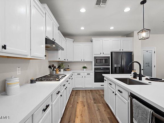 3rd image of 2664 E LODGEPOLE Drive