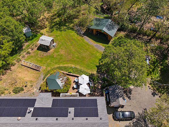 4th image of 151 Hornet Ln