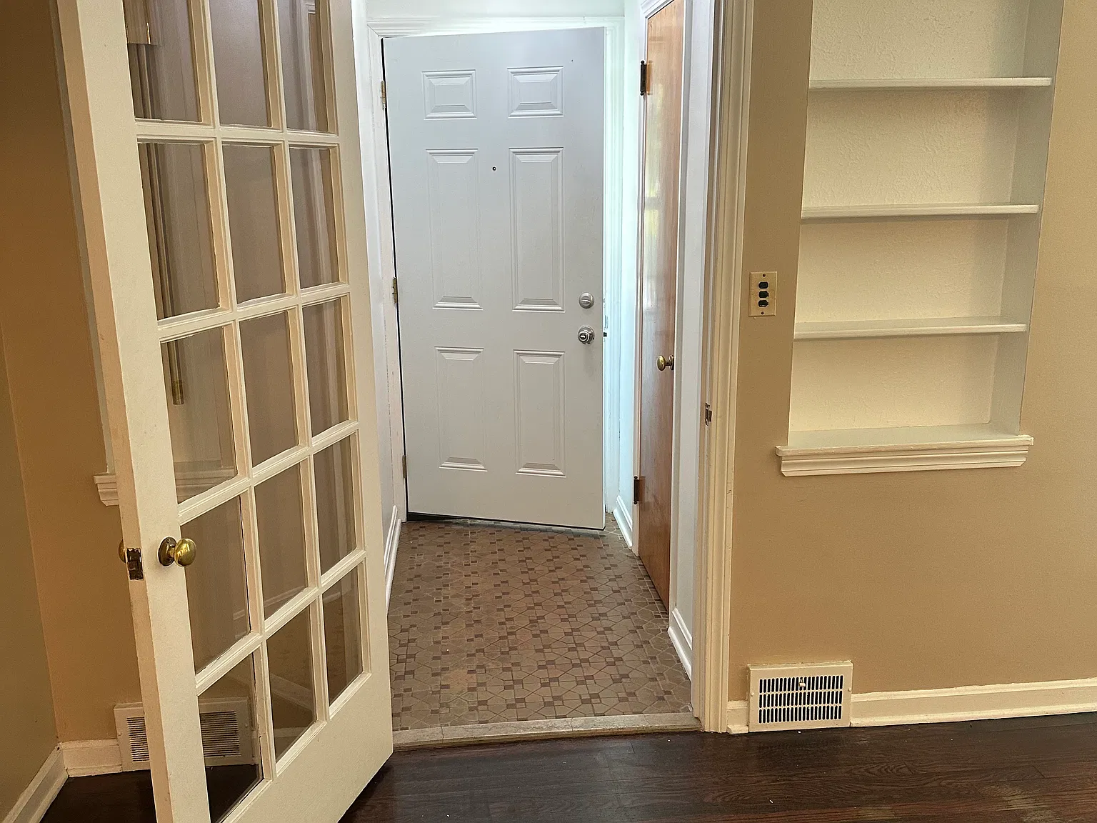 3 bed, 1779 sqft, $2,200 — Photo 2