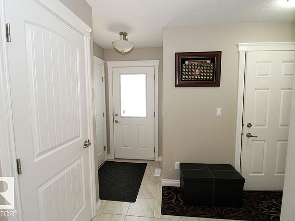 3rd image of 3048 Harvey Cres NW