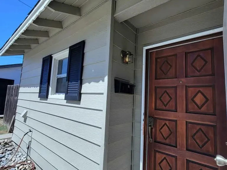 2120 Knox Ave — Photo 2
