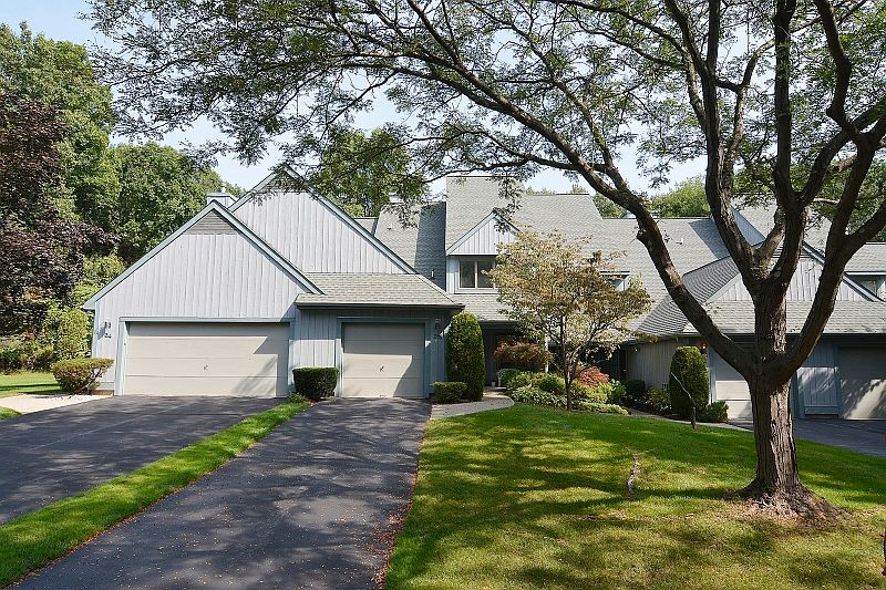 1st image of 33 Braeburn Dr