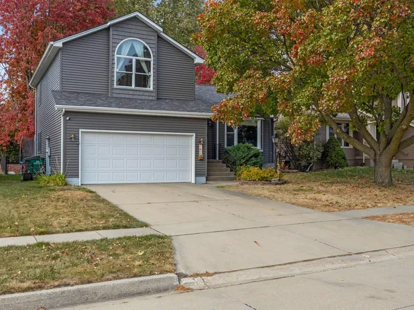 142 25th Ct, West Des Moines, IA 50265