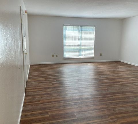 3rd image of 900 Mountain Creek Rd APT S376