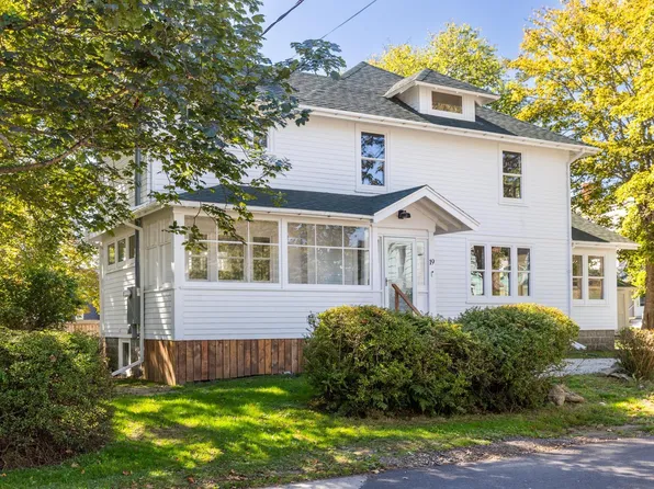 19 Cumberland St, Yarmouth, NS B5A 3K4