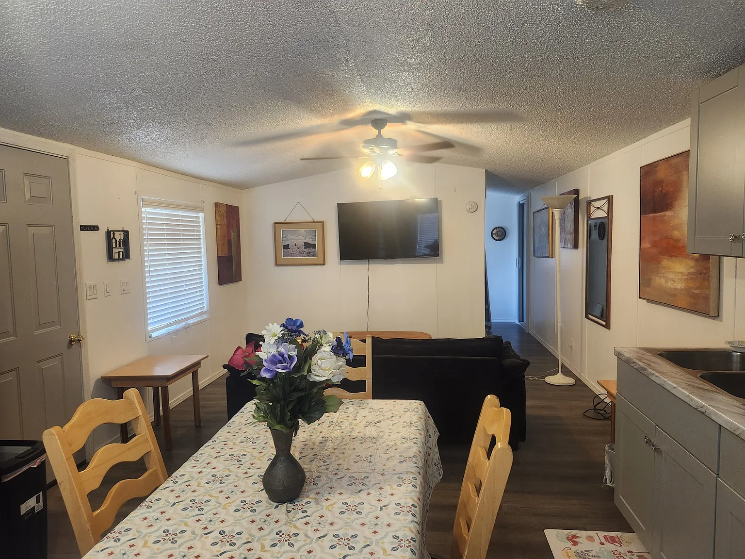 2 bed, 784 sqft, $2,200 — Photo 3
