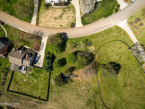 8720 Hollingsfield Dr, Knoxville, TN 37922