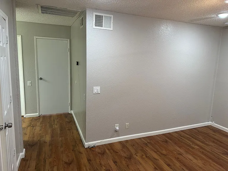 2274 E Desert Inn Rd — Photo 47