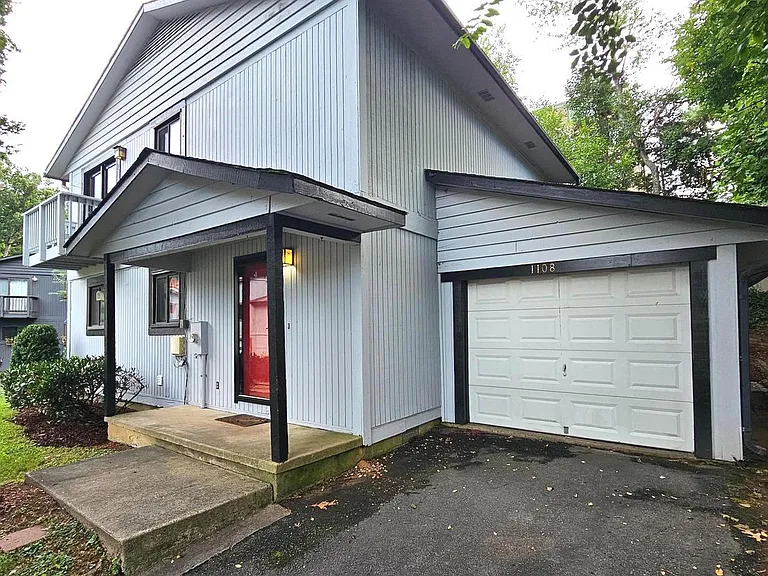1108 N Rockingham St — Photo 29