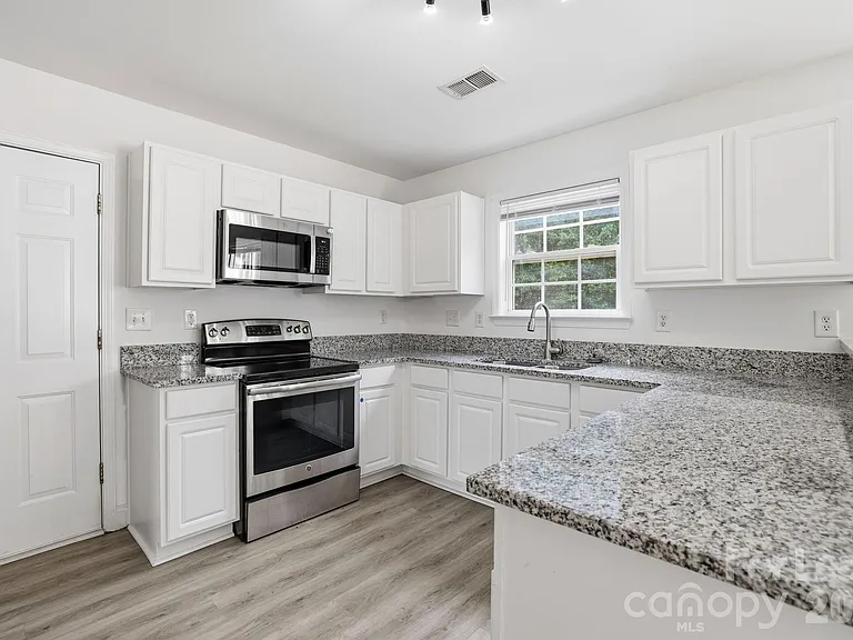 512 Bearbrook Ln — Photo 13