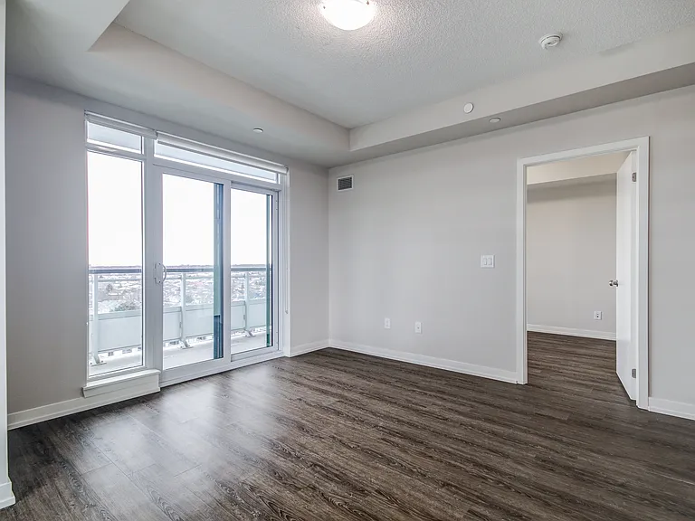 2550 Eglinton Ave W — Photo 51