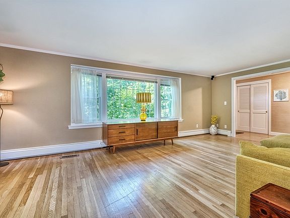 4th image of 65 Sherburne Rd S