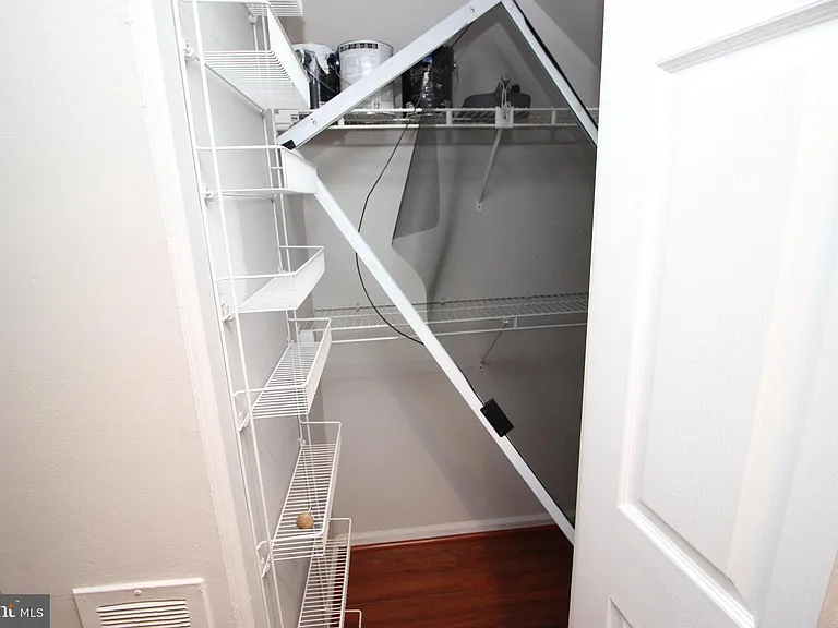 29 Van Horn Pl — Photo 23