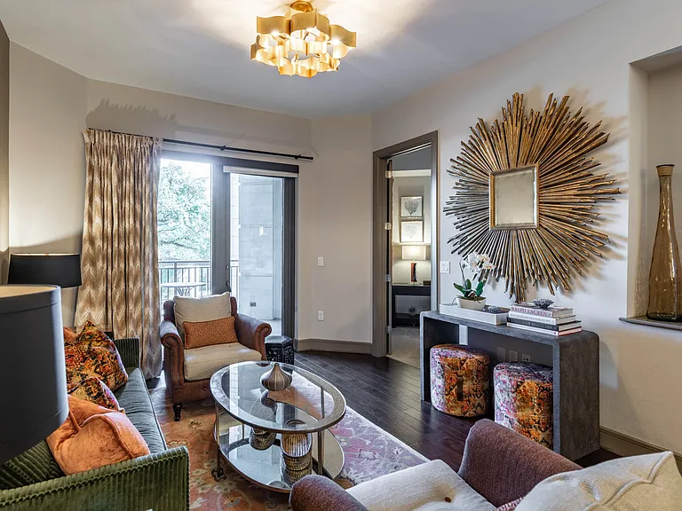 10-Foot Ceilings