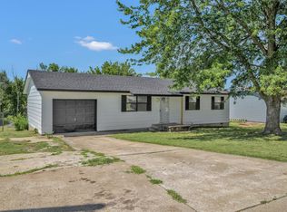 113 Sharon Dr, Carterville, MO 64835