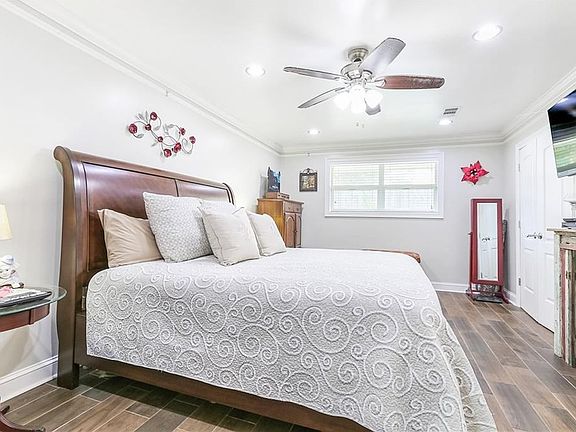 3rd image of 3809 Courtland Dr