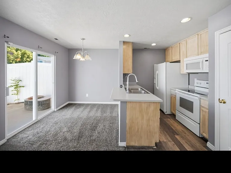 1436 W Mayapple Way — Photo 8