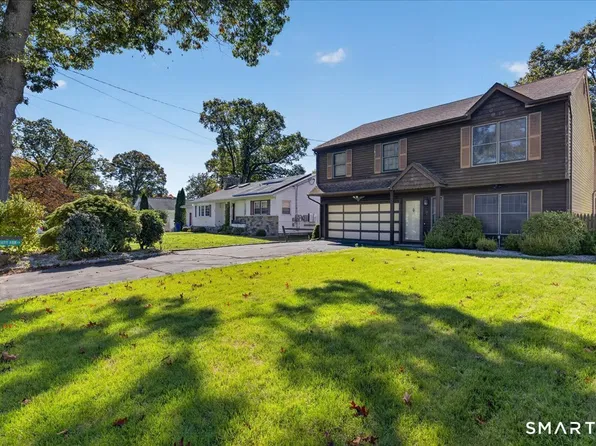 7 Oakledge Circle, Norwalk, CT 06854