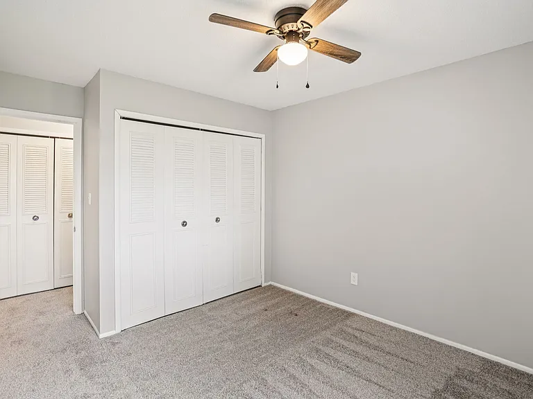 Hillcrest Club Apartments — Photo 34