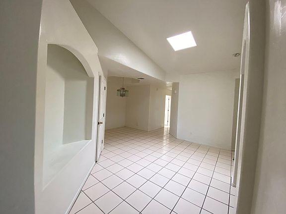 Entry/Dinning