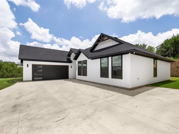 2203 Christine Dr, Granbury, TX 76048