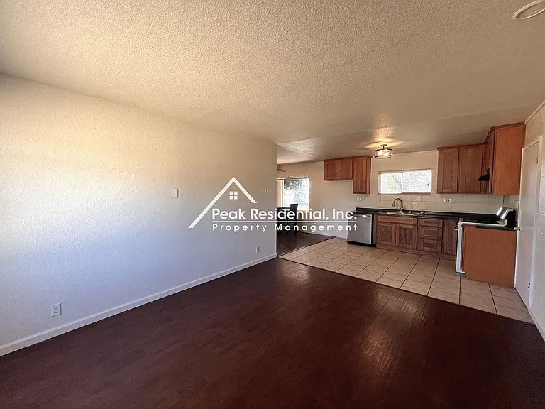 3201 Leona Cir — Photo 9