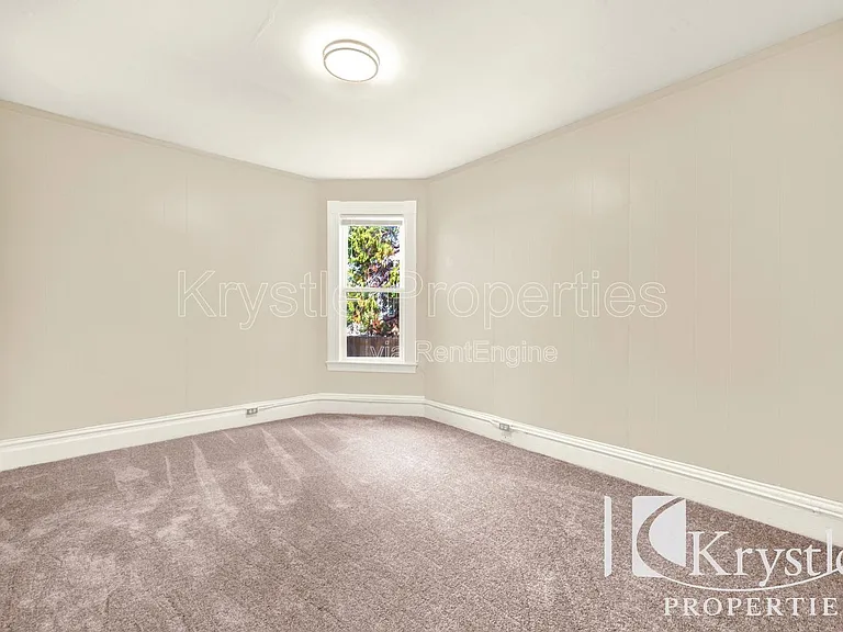 709 Carolina St — Photo 8