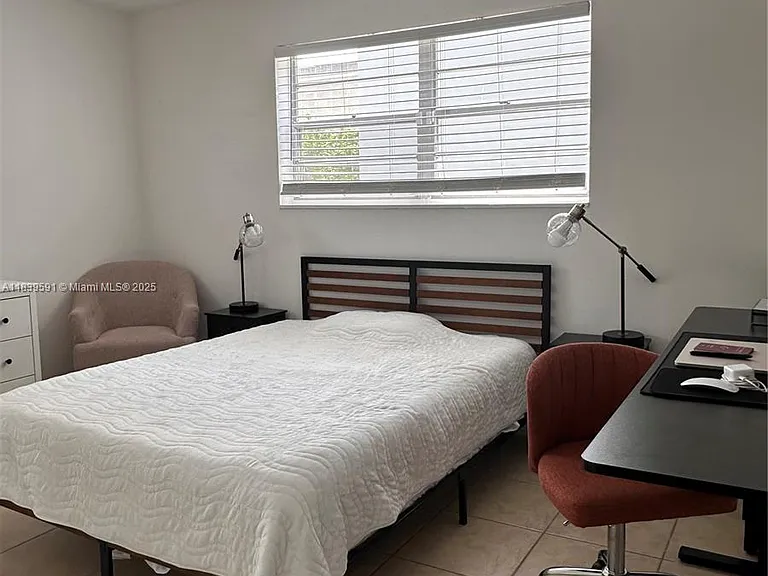 1100 NE 1st Ct #103 — Photo 14