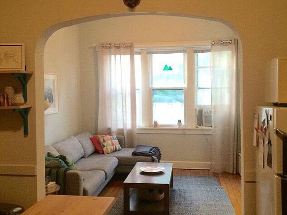 3rd image of 2928 N Lincoln Ave APT 2F