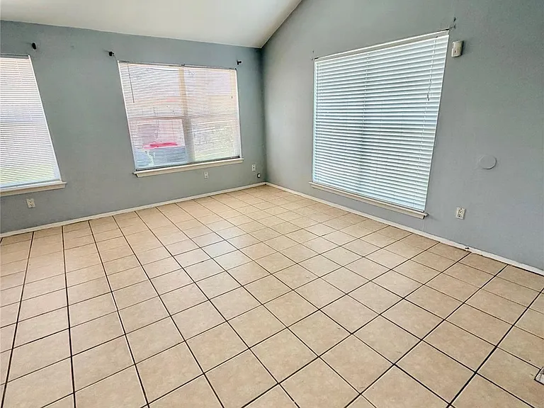 7402 Alegria Dr — Photo 4