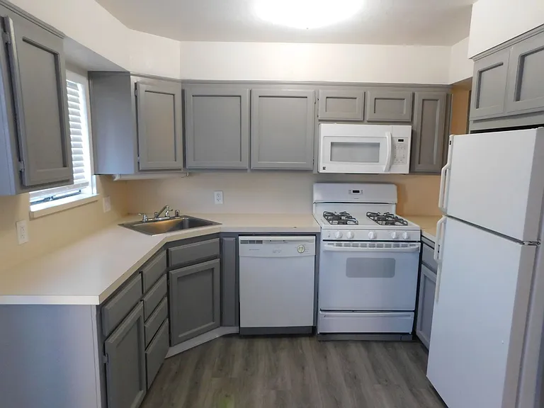 201 W Drummond Ave — Photo 20