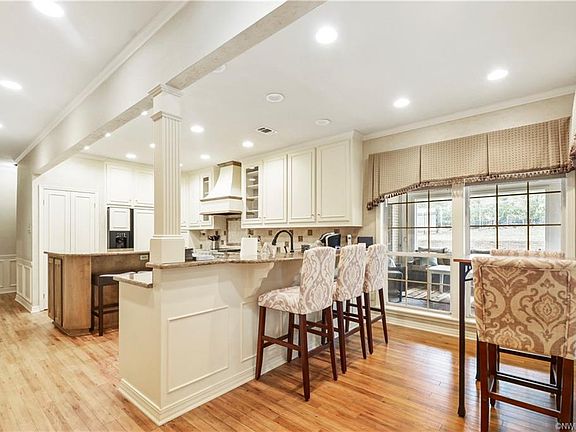 5th image of 309 Acadian Pl