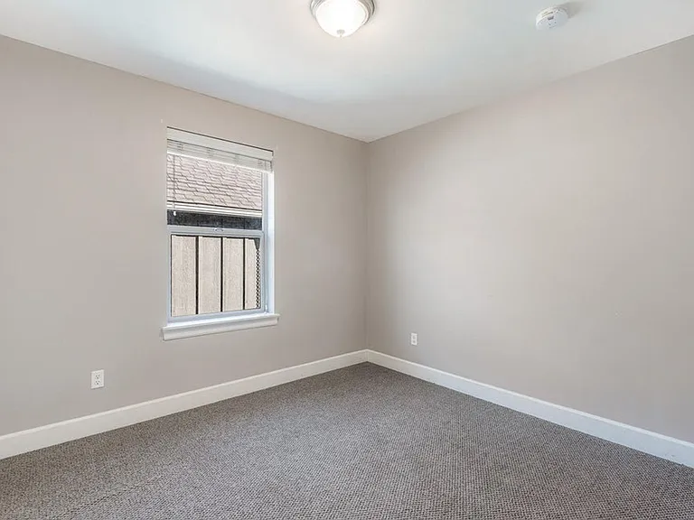 63135 NE Beaufort Ct — Photo 7