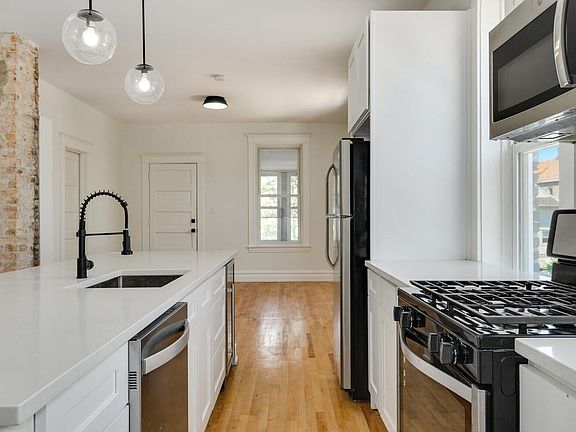 5th image of 2320-24 S Sacramento Ave #1R