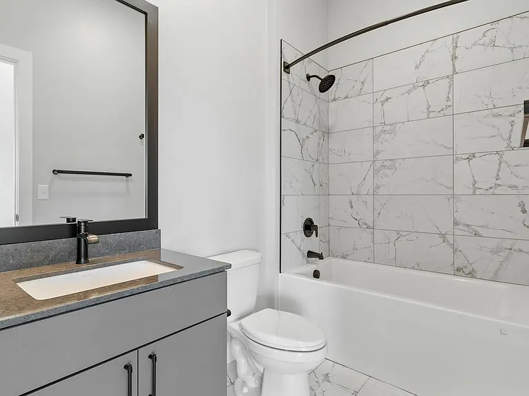72-web-or-mls-470 Lexington Pkwy-72