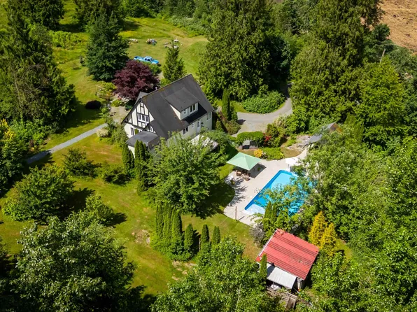 8561 Bradner Rd, Abbotsford, BC V4X 2H5