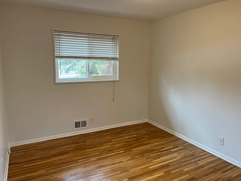 3605 Martin Dr — Photo 33