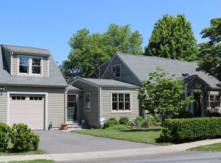 402 Riverside Dr, Fairfield, CT 06824