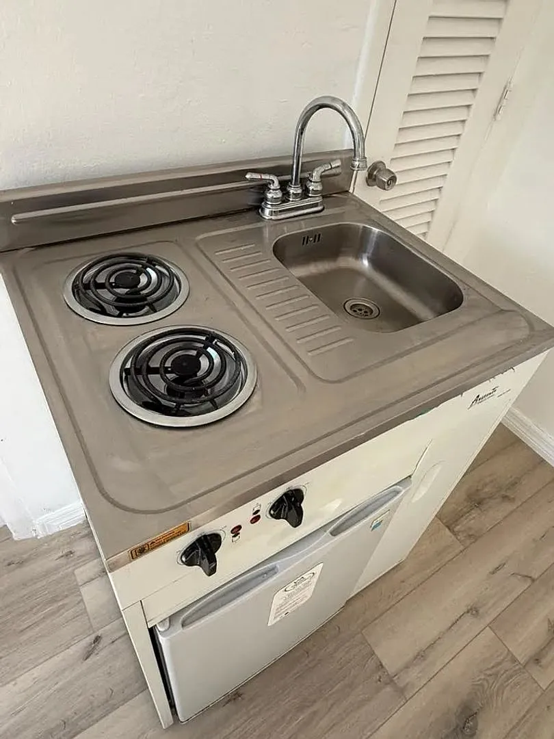 649 Ne 36th St 1-A-B Buy Rent Sell Now Llc — Photo 4