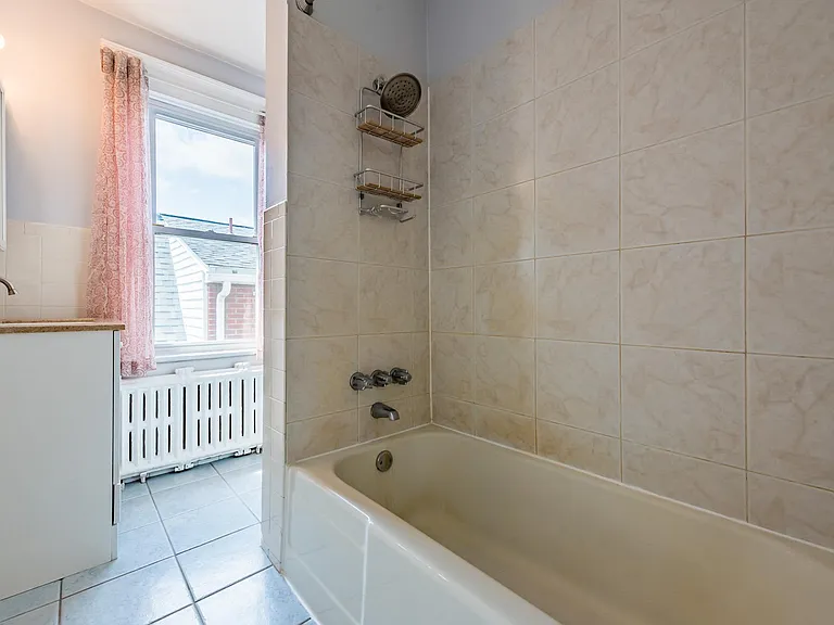 530 Foster St — Photo 10