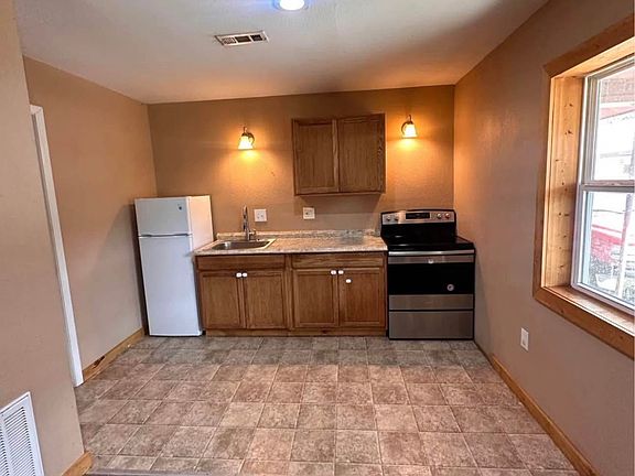 2nd image of 211 Elm St #8