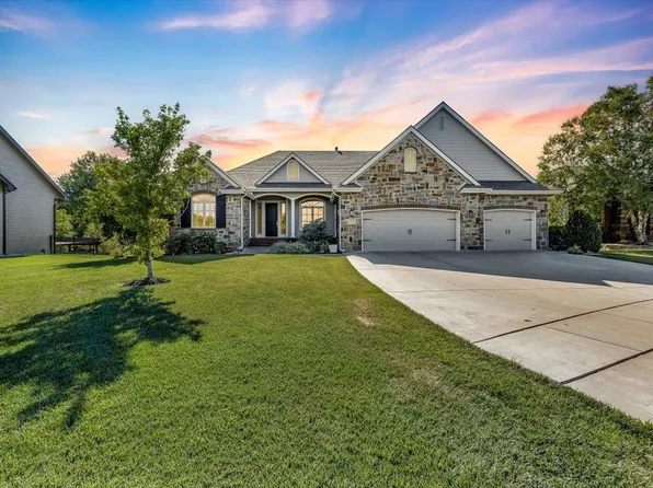 2221 N Loch Lomond Ct, Wichita, KS 67228