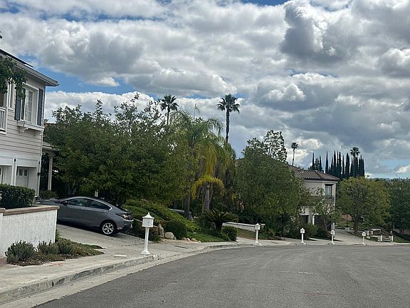 4th image of 23826 Kensington Ct